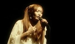 雨音莉娜在线观看,在线观看，揭开神秘音乐才女的魅力世界